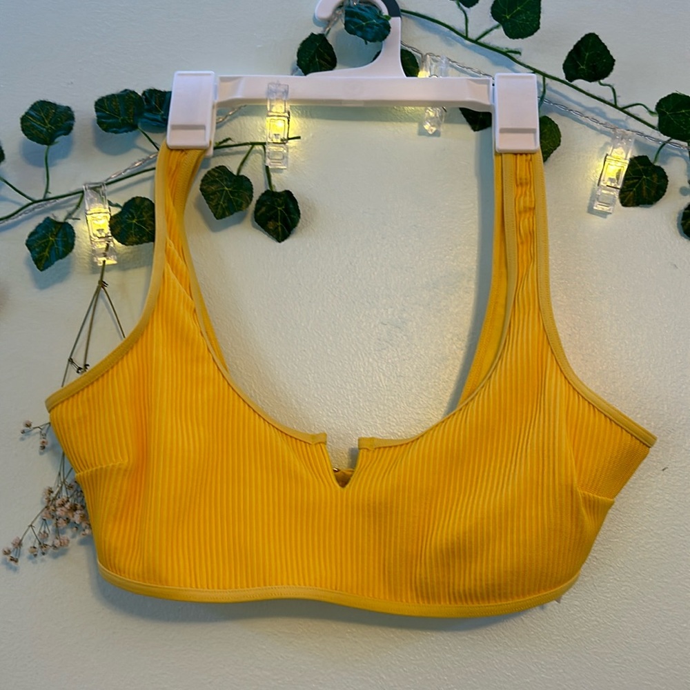 Hollister Swim Bikini Top EUC M☀️